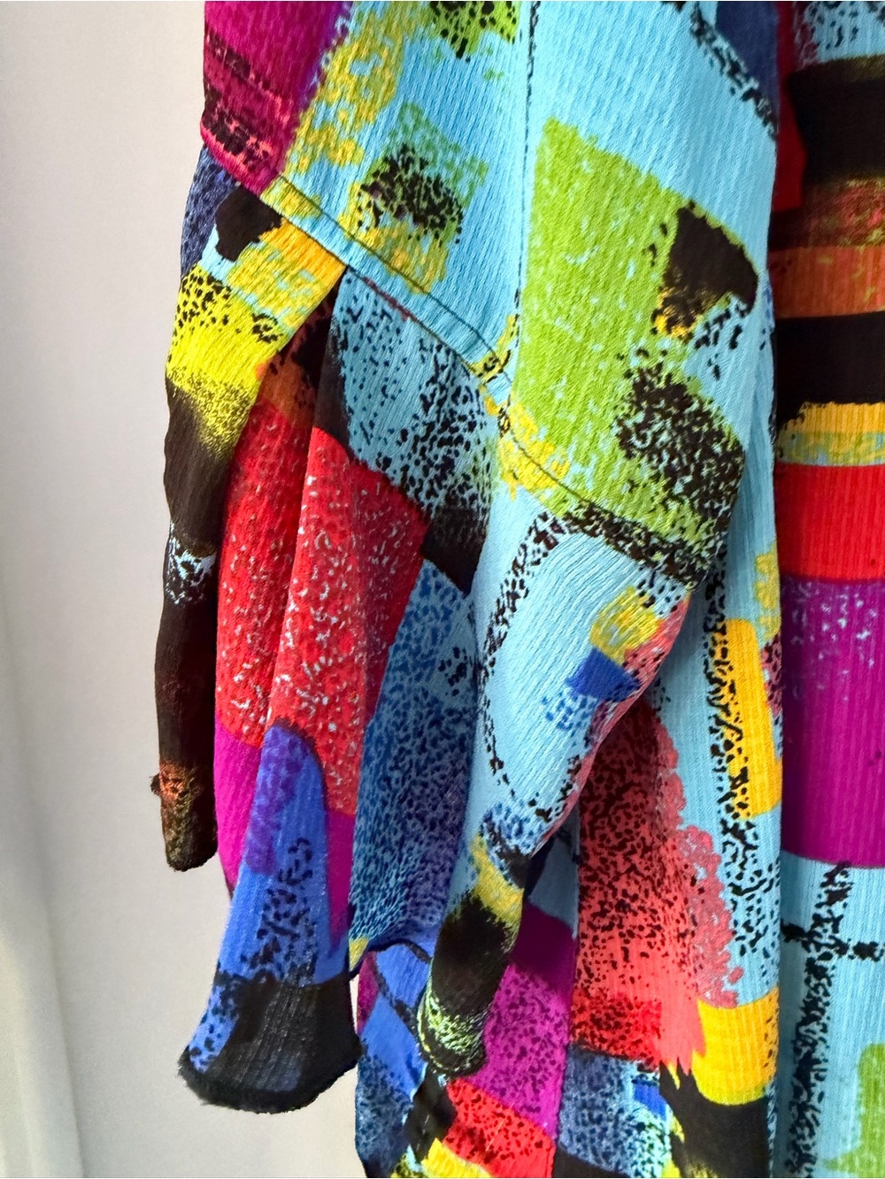 Ali Miles Vibrant Multi-Color Abstract Scoop Neck Blouse - Picture 4 of 6